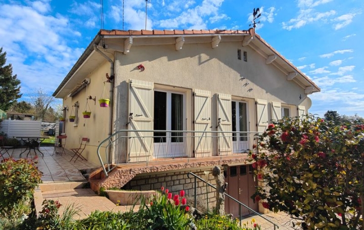 Maison CIVRAY 105 m2 119 500 € Maison CIVRAY 105 m2 119 500 €