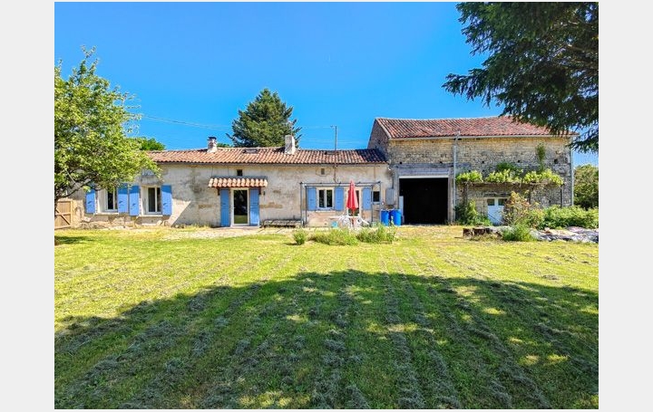 Maison CHEF-BOUTONNE 135 m2 129 600 € Maison CHEF-BOUTONNE 135 m2 129 600 €